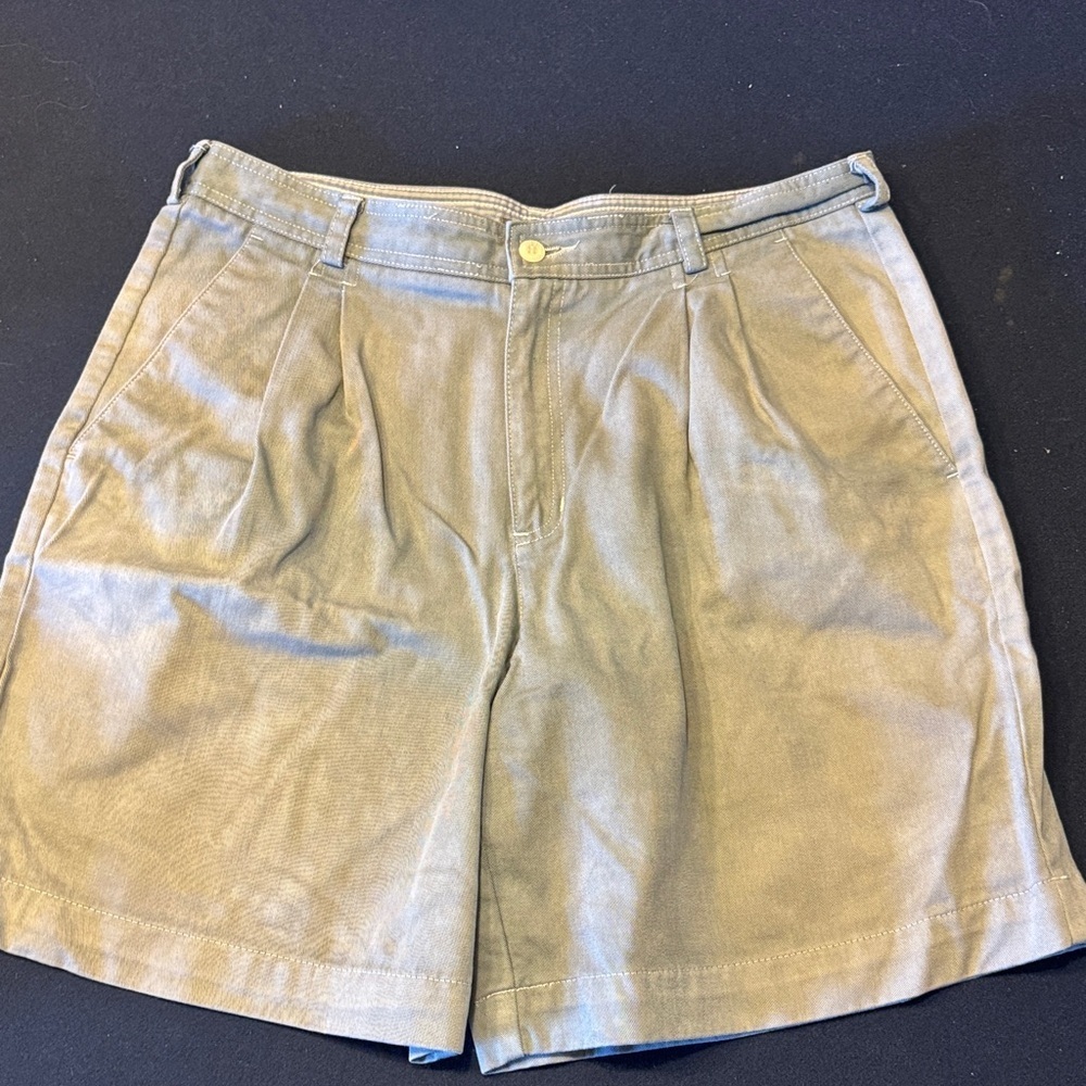 Liz Claiborne Women's Gray Pleated Shorts / DG89